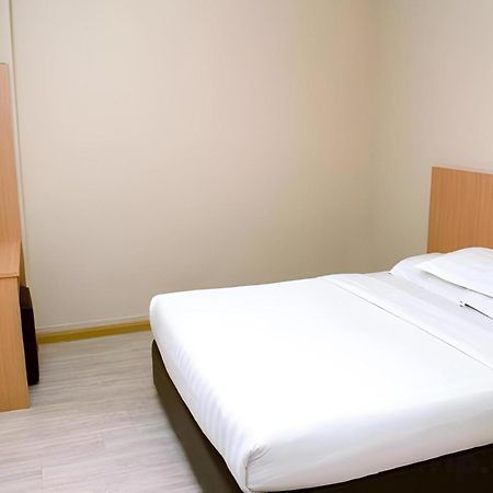 Capital O 89344 Labuan Avenue Hotel Luaran gambar