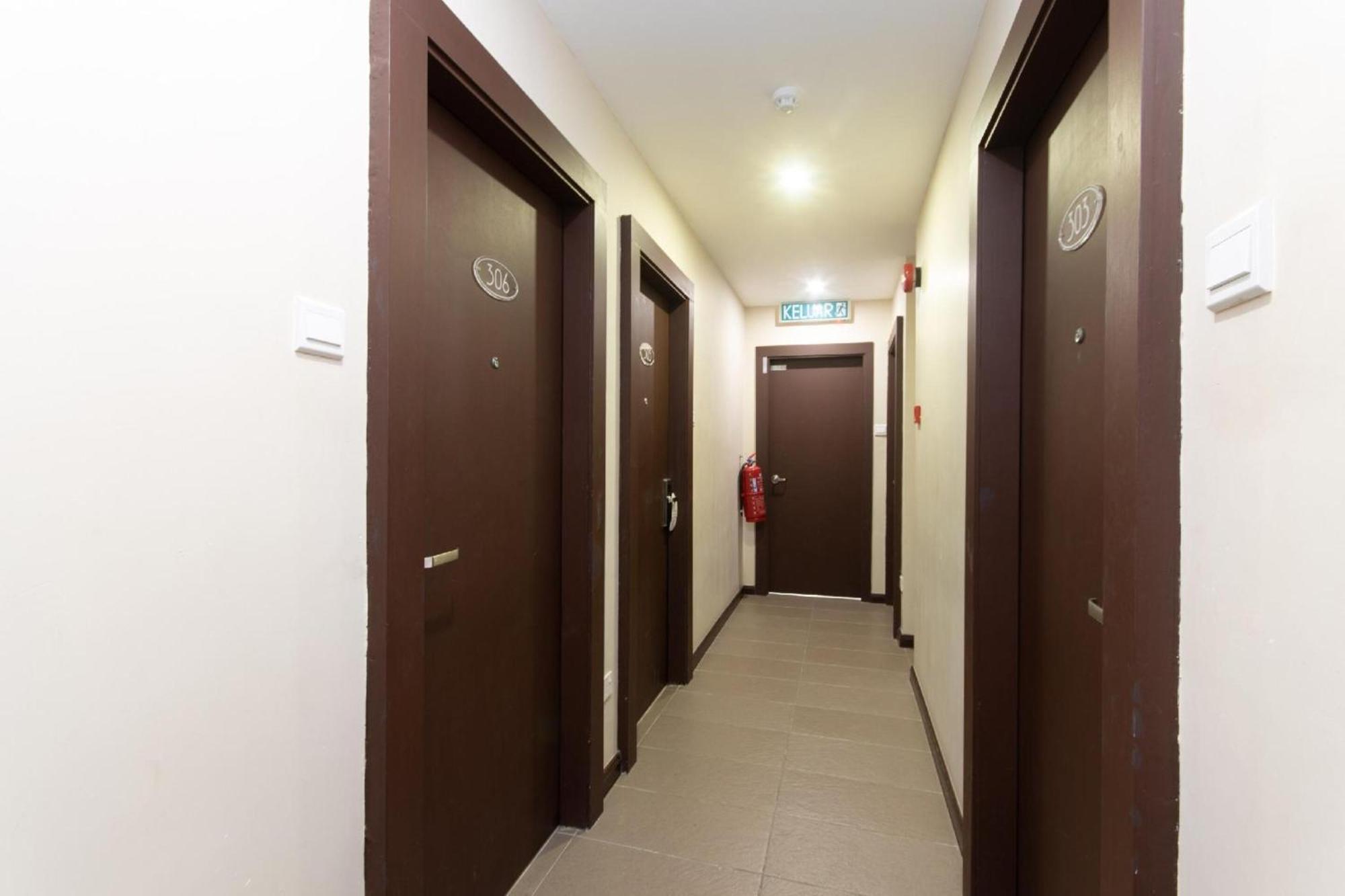 Capital O 89344 Labuan Avenue Hotel Luaran gambar